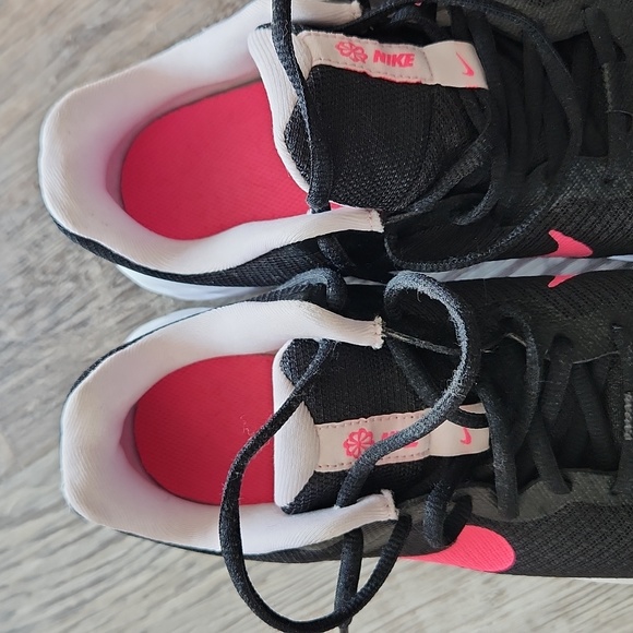 Nike Tennis shoes 7Y - Picture 2 of 5